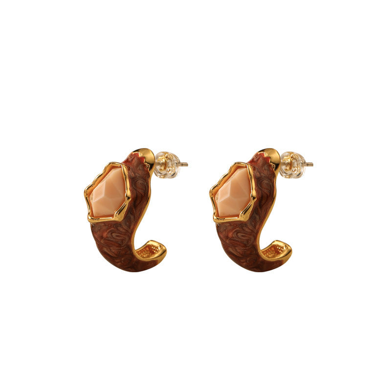 Court Style Caramel Earrings