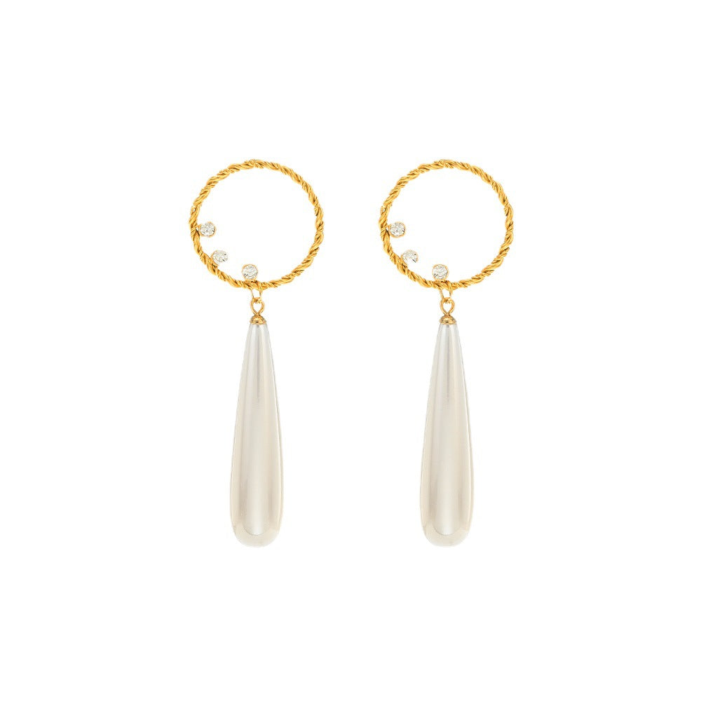 Gold-plated earrings with teardrop pearls