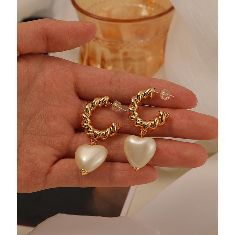 C-twist Heart Pearl Earrings