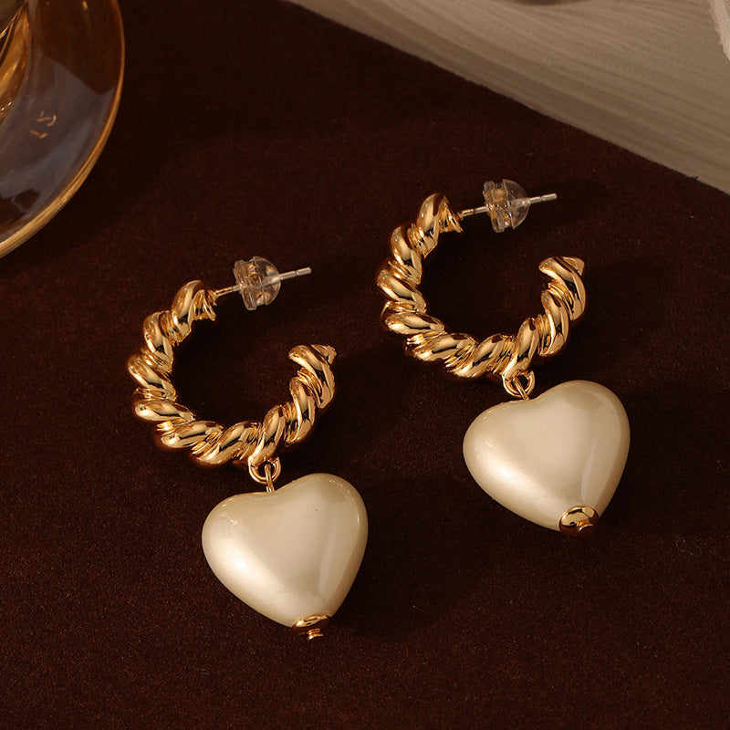 C-twist Heart Pearl Earrings