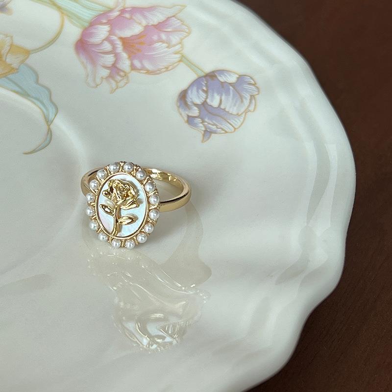 Adjustable mother-of-pearl vintage ring