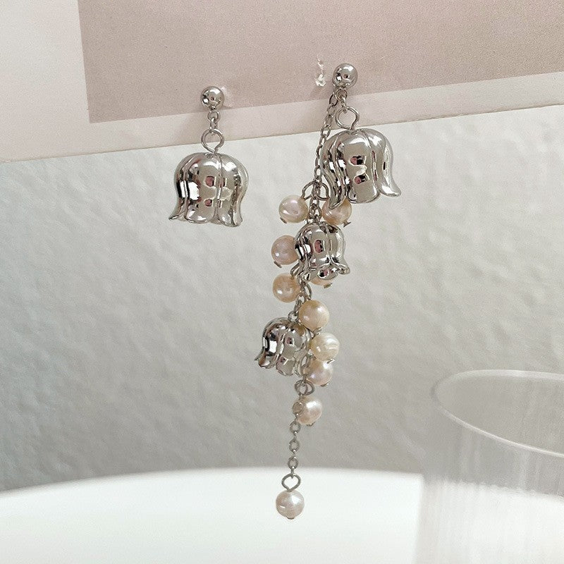 Suzuran Freshwater Pearl Asymmetrical Earrings