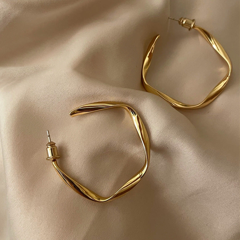 French Everyday Mobius Ring Literary C Hoop Earrings