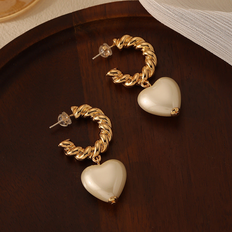 C-twist Heart Pearl Earrings