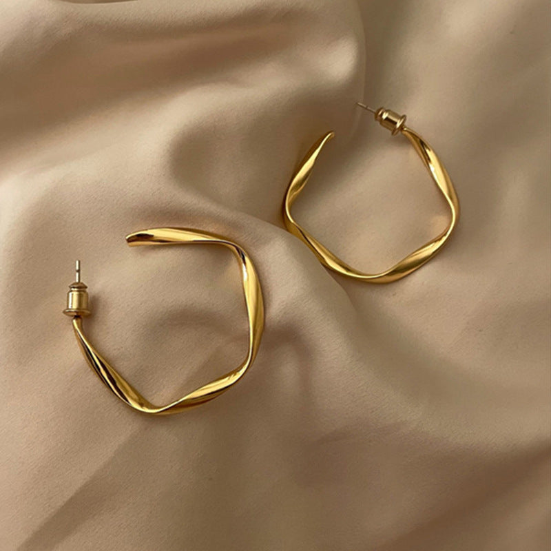 French Everyday Mobius Ring Literary C Hoop Earrings