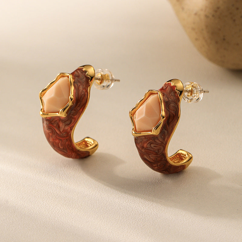 Court Style Caramel Earrings