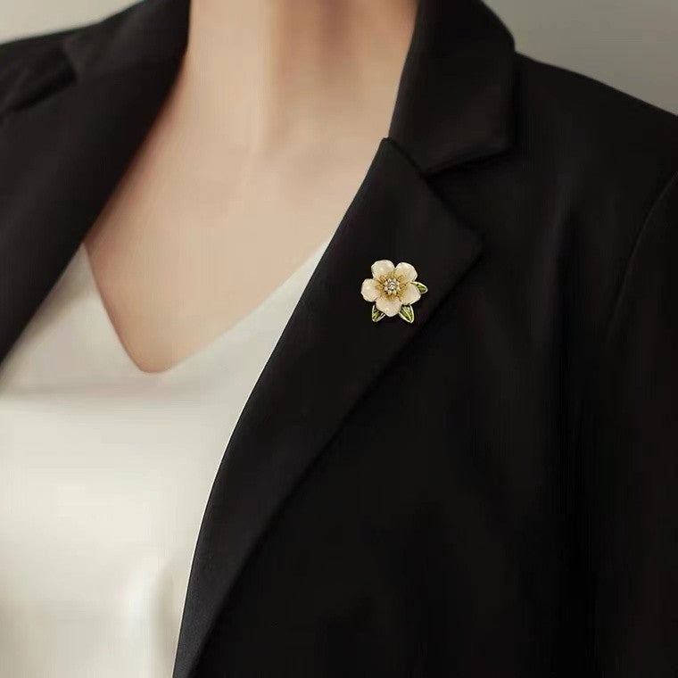 Anti-glare Japanese Camellia Brooch